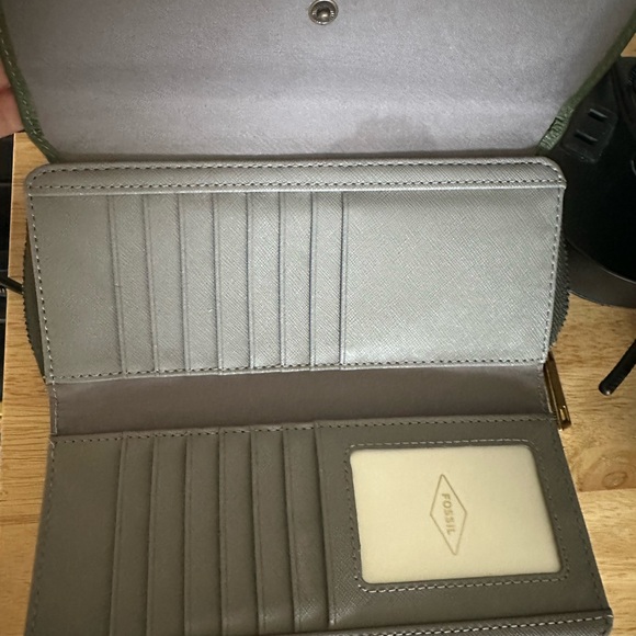 Fossil Forest Green Leather Wallet - Picture 2 of 4